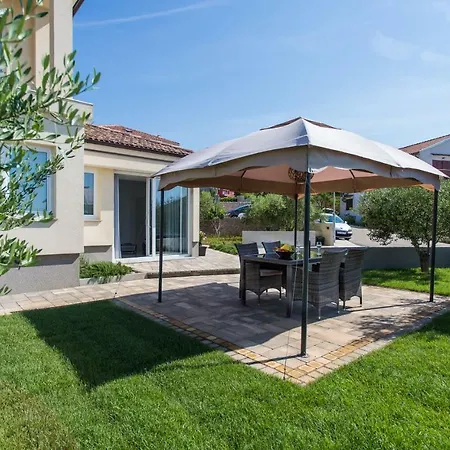 アパート Natalija クルク