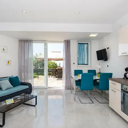 アパート Natalija クルク